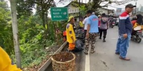 Foto-Foto Kegiatan Jumat Bersih di Cibadak Sukabumi: demi Leuwigoong Kembali Kinclong