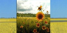 Album Puitis Bertajuk Manis “Kionia”: Ketika Kata Disulam Menjadi Nada dan Suara oleh Teh Nata