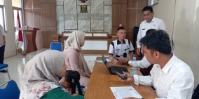 Warga Pertanyakan Bansos Terhenti, Kecamatan Cibadak Sukabumi Buka Layanan Pengaduan Tiap Hari Kerja