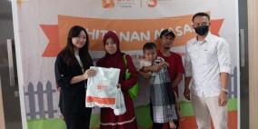 HUT ke-5 RS DKH Sukabumi, Babinsa Kelurahan Cibadak Bantu Langsung Mengkhitan Seorang Anak
