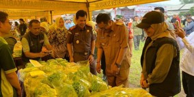 Kejari Kabupaten Sukabumi Gelar Pasar Murah di Lapangan Pajajaran Cibadak, IRT: “Mudah-mudahan ada Teruslah”