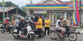 Bagikan 80 Ribu Bendera Merah Putih, DPD Golkar Sukabumi: “Semangat Persatuan Harus Berkibar di Setiap Rumah”