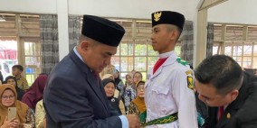 Jelang HUT Kemerdekaan RI ke-80, Camat Cibadak Mulyadi Kukuhkan Paskibra Kecamatan Cibadak Sukabumi