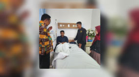 Jenguk Umar Amarudin di RS Pelni Jakarta, Bupati Sukabumi: “Saya Bantu Biayanya”
