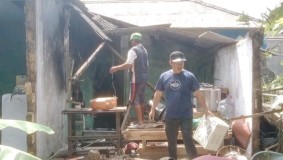 Rumah Roboh saat Ditinggal Shalat Jumat, Kades dan Istri di Jampangkulon Sukabumi Selamat
