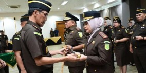 Dilantik Kajati Jabar, Siti Holijah Harahap Resmi Jabat Kajari Kota Sukabumi