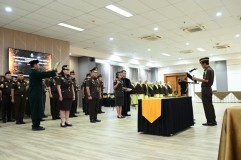 Lantik Kajari Garut, Kuningan, dan Kabupaten Tasikmalaya, Kajati Jabar: “Pegang Teguh Nilai-Nilai Kejujuran”