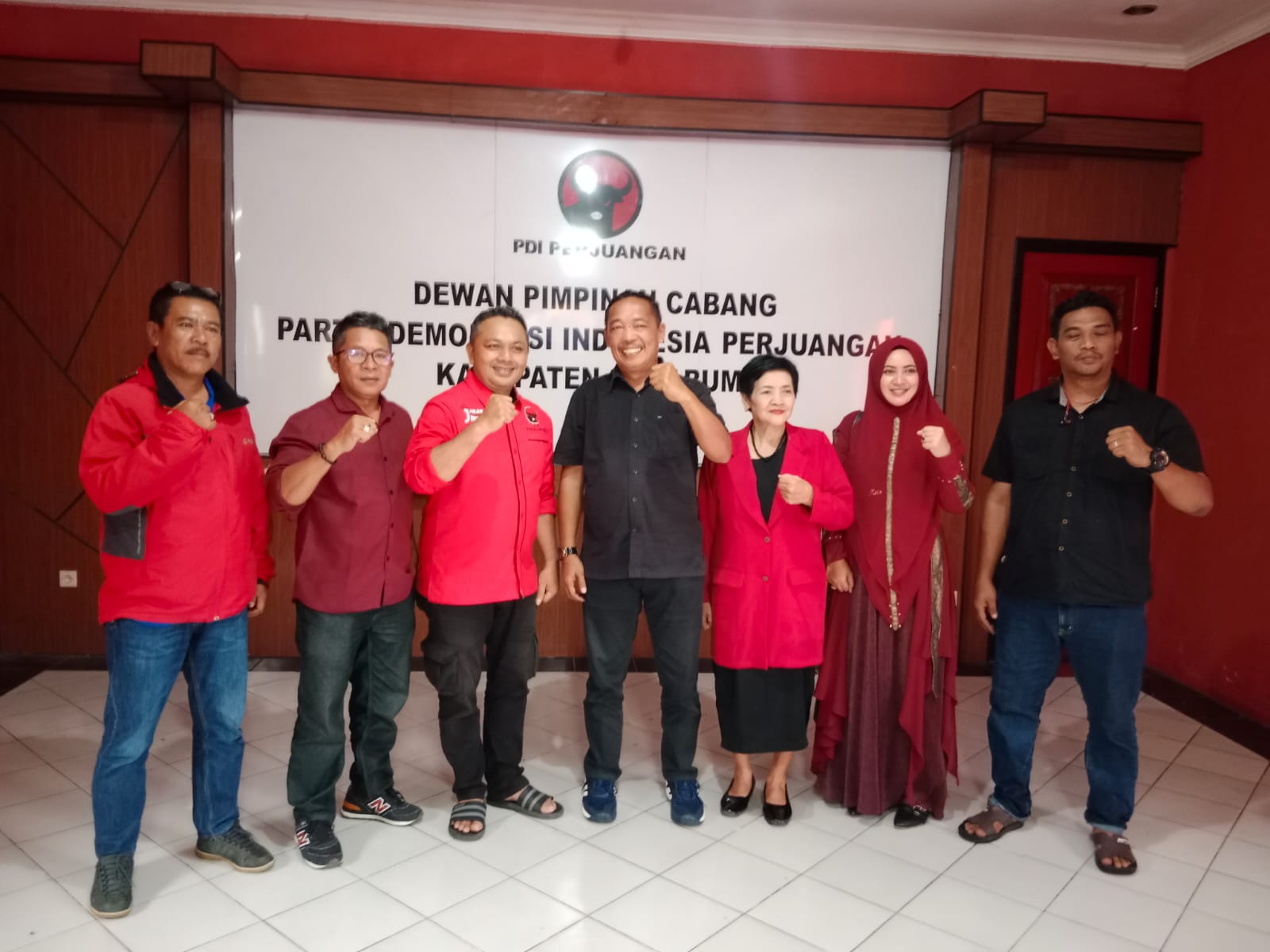Datang ke DPC PDIP Saat Sudah Tutup Pendaftaran, Ucok: “Saya Yakin Menang Menjadi Bupati Sukabumi”