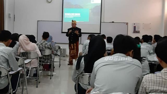 Berpenduduk 275,5 Juta Jiwa pada 2022, Ternyata Cuma Segini Jumlah Profesor di Indonesia