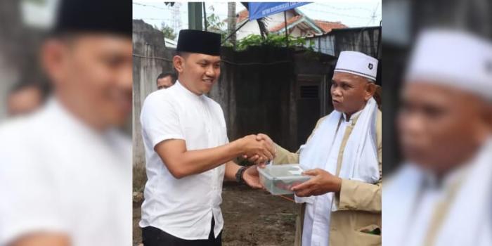 Sembelih 6 Sapi dan 27 Kambing, Polres Sukabumi Kota Bagikan 1.100 Kantong Daging Kurban bagi Warga