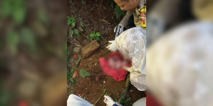 Ada Bunga dan Bau Minyak Telon di Curug Dua Undak Sukabumi, Ternyata Mayat Bayi Laki-Laki