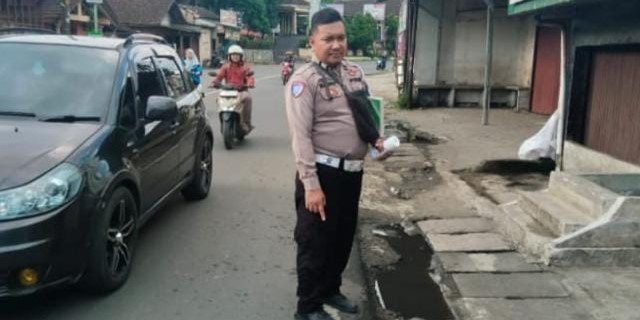 Tertabrak Mobil di Jalan Raya Bogor Sukabumi, Lelaki Juru Parkir Luka Berat dan Dirawat di RSUD Sekarwangi
