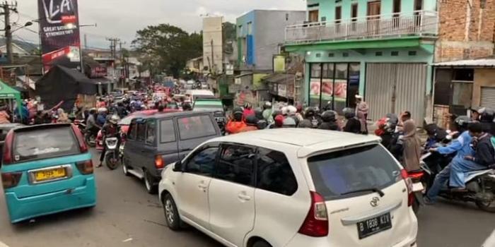 Minggu Jadi Puncak Arus Balik, Polisi Berlakukan One Way dari Cibadak ke Tol Bocimi Parungkuda Sukabumi