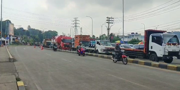 Libur Akhir Pekan, Kendaraan Merayap dari Km 71.600 Tol Bocimi Hingga Simpang Tiga Parungkuda Sukabumi