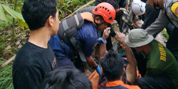 Mayat OTK Ditemukan di Sungai Cibodas Sukabumi, Dievakuasi ke RSUD Sekarwangi, Berikut Foto-fotonya
