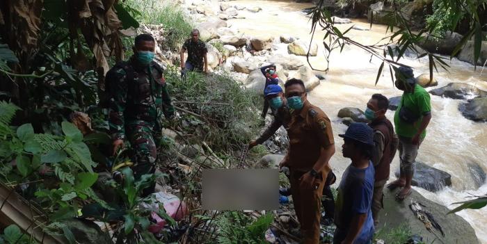 Sempat Diduga Boneka, Mayat Lelaki Tanpa Identitas Ditemukan Pemulung di Bawah Jembatan Sekarwangi Sukabumi