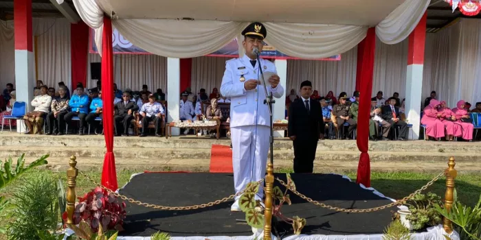 Upacara HUT RI ke-80 di Cibadak Sukabumi, Camat Mulyadi: “Tugas Kita Merawat Kemerdekaan dengan Karya Positif”