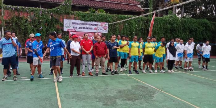 HUT RI dan Hari Lahir Kejaksaan ke-80, Kejari Kabupaten Sukabumi Gelar Turnamen Bola Voli di Agusta Cikukulu