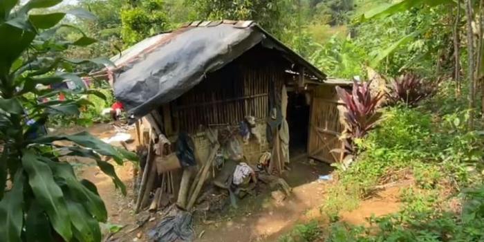 17 Tahun Tinggal di Kebun Kampung Anggayuda Sukabumi, Pasutri Lansia: “Udah Lama Nggak Dapet Bantuan”