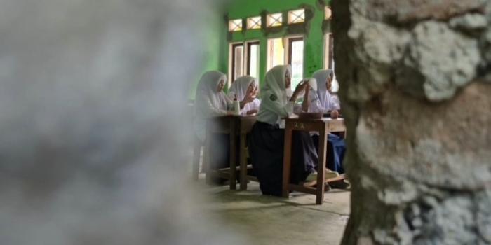 Rusak Terdampak Pergerakan Tanah, KDM Harus Segera Turun Tangan Selamatkan Mts Miftahul Barokah di Sukabumi