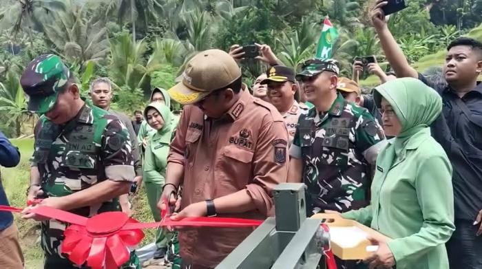 Resmikan Jembatan Panel Garuda di Cisolok Sukabumi, Pangdam III/Siliwangi: “Insya Allah Kuat”