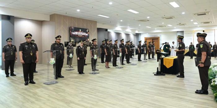 Kajati Jabar Lantik 25 Pejabat Baru, Agustinus Hanung Widyatmaka Menjadi Kajari Kabupaten Sukabumi