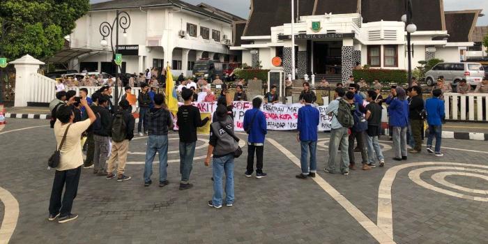 Gelar “Perayaan Mati Rasa” di Balaikota Sukabumi, PMII Desak Ayep-Bobby Hentikan KKN di Seluruh Lini Birokrasi