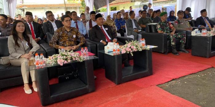 Dukung Investasi Kesehatan, Wabup Sukabumi Letakkan Batu Pertama Pembangunan Gedung Karlinah RS DKH Cibadak