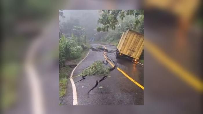 Cuaca Ekstrem Landa Simpenan Sukabumi: Ruas Jalan Cimapag Amblas, 23 Warga Terisolir Banjir Sungai Cidadap