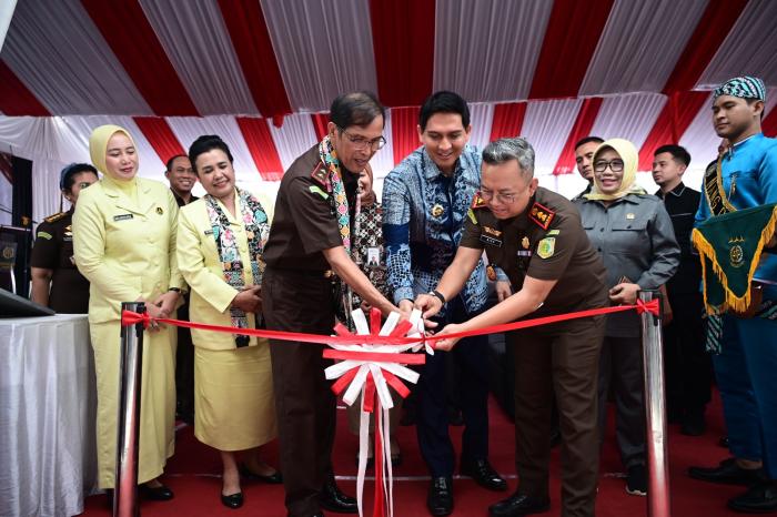 Resmikan Griya Adhyaksa Kejari Indramayu, Kajati Jabar Berharap Kejaksaan Semakin Dipercaya Masyarakat