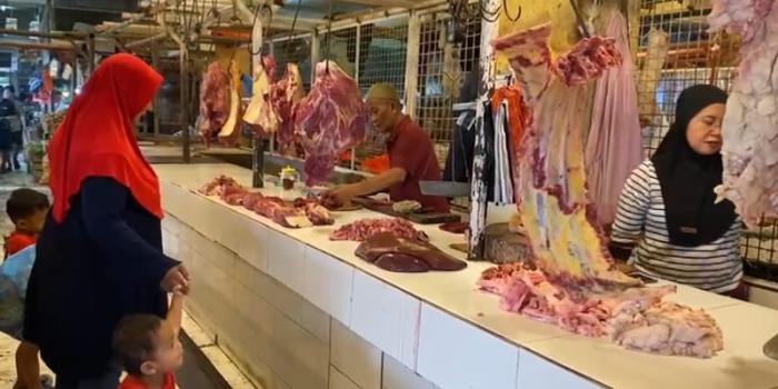 Harga Daging Ayam dan Sapi Naik Tinggi Jelang Ramadhan, Pedagang di Pasar Cibadak Sukabumi Sepi Pembeli