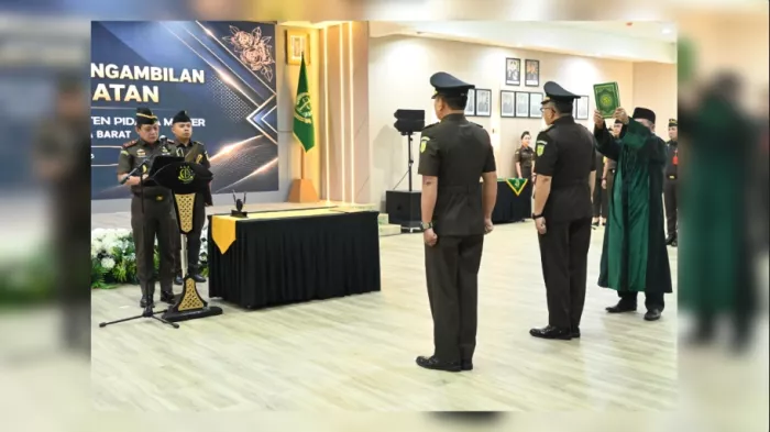Lantik Asisten Pemulihan Aset dan Asisten Pidana Militer pada Kejati Jabar, Kajati: “Jaga Kepercayaan Masyarakat kepada Institusi Kejaksaan”